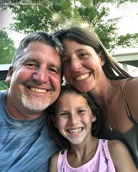 MY PARENTS LEFT ME WITH MY UNCLE & AUNT SO THEY COULD RAISE ONLY MY SISTER  — 12 YEARS LATER, THEY REMEMBERED ABOUT MY EXISTENCE ON CHRISTMAS EVE. When  I was 10,