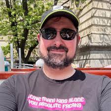 John Schneider was not impressed with the Mariners' crowd after George  Springer was hit in the knee 😳