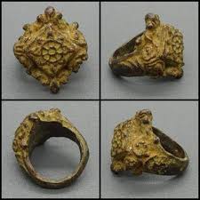 Pin Di Benda Benda Bertuah