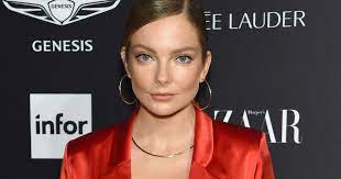Born 11 may 1987) is a hungarian model who rose to prominence after placing 4th in the elite model look 2002 and is known for her work with dutch photography team inez van lamsweerde and vinoodh matadin Megszuletett Mihalik Eniko Kislanya Itt Az Elso Foto