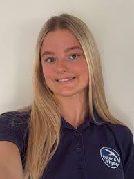 Hi Exmouth! I'm delighted to introduce myself as the newest physiotherapist  here. It's an honor to join this vibrant community and I'm excited to start  helping you move and feel better. I'm