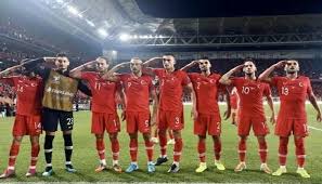 شيلفيد في عام 1855 ، وأول اتحاد لكرة القدم هو الاتحاد الإنجليزي الذي أنشئ في عام 1863 ، وتعتبر 2. Ø§Ù„Ø§ØªØ­Ø§Ø¯ Ø§Ù„Ø£ÙˆØ±ÙˆØ¨ÙŠ ÙŠØ­Ù‚Ù‚ ÙÙŠ ØªØ­ÙŠØ© Ø¹Ø³ÙƒØ±ÙŠØ© Ù„Ù„Ø§Ø¹Ø¨ÙŠ ØªØ±ÙƒÙŠØ§
