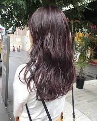 ブルベ冬 ウィンタータイプ に似合う髪色は 暗め 明るめのおすすめカラーを紹介 mine マイン 髪 色 髪 色 明るめ バイオレット ヘアカラー