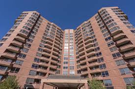 With a kitchen breakfast bar, pantry, and abundant counter space in both the kitchen and bath, we have designed with you in mind. The Seasons Of Cherry Creek Apartments For Rent In Denver Co
