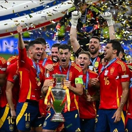 Este año la Copa es para los españoles, es para España! No tengo ninguna  duda. ¡Qué noche tan maravillosa, tan emocionante y tan llena de alegría!  Como brasileña, hacía mucho tiempo que