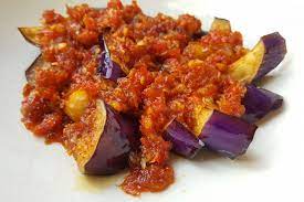 Pendek kata, masak apa pun sedap kalau ada sambal hijau. Resepi Terung Goreng Berlada