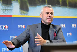 Hannah oetzel and friends message her, she responded quick