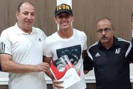 تعادل طلائع الجيش وسموحة في مباراة مثيرة بالدوري المصري بنتيجة هدف لهدف، ضمن منافسات الجولة 22 من بطولة الدوري المصري الممتاز، وشهدت المباراة إهدار عمرو جمال لركلة جزاء في الدقيقة الأخيرة. Ù…ØµØ¯Ø± Ù„Ù€ ÙŠÙ„Ø§ ÙƒÙˆØ±Ø© Ø¬Ù…Ø§Ù„ ÙŠÙ†Ø¶Ù… Ù„Ø·Ù„Ø§Ø¦Ø¹ Ø§Ù„Ø¬ÙŠØ´ Ø¨Ø§ØªÙØ§Ù‚ Ø«Ù„Ø§Ø«ÙŠ ÙŠÙ„Ø§ÙƒÙˆØ±Ø©