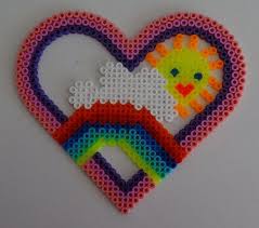 Arc En Ciel Dans Un Cœur Realise Par Ma Fille De 5 Ans Diy Perler Beads Perler Bead Art Easy Perler Bead Patterns