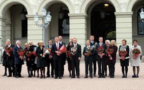 Finansiering av velferden i koronaens tid: File Den Rod Gronne Regjeringen Gar Av 10308154676 Jpg Wikipedia