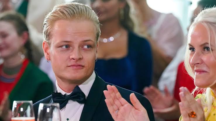 Condenan a Marius Borg Høiby a cuatro años de prisión