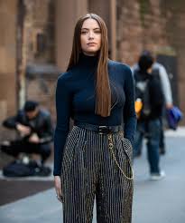 Ashley victoria benson on december 18, 1989 in long beach, california) is an american actress and model, best known for playing abigail deveraux on the. Ashley Bensons Bff Tattoo Zeigt Ihre Liebe Fur Pommes