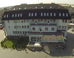 18 şi 22, baia mare. Reteaua Regina Maria A Finalizat Achizitia Integrala A Celui Mai Mare Centru Medical Privat Din Baia Mare Clinica Somesan Reginamaria Ro