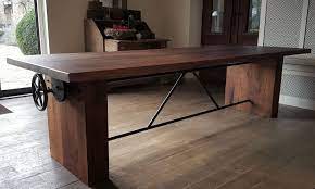 in hoogte verstelbare tafel uit notenhout table high stool height adjustable