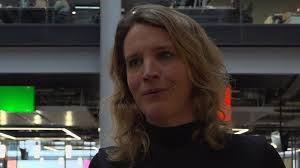 A ddylid cael gwared â'r enw 'Wales' ar Gymru?