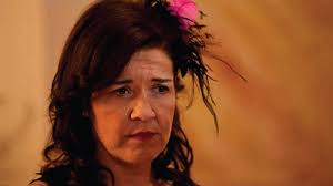 Ver Los misterios de Laura, Temporada 2, Episodio 1, El misterio del hombre  que cayó para siempre online