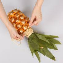 Ausmalbilder ananas ist eine seite, auf der bilder einer ungewöhnlichen tropischen obst gesammelt wurden, die wie ein riesiger tannenzapfen aussieht. Schoko Ananas Sektflasche Basteln Eat Smarter