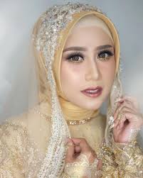 Karena akad nikah adalah acara yang paling sakral di dalam pernikahan, maka harus dipersiapkan sebaik mungkin. 7 Pilihan Bahan Hijab Untuk Resepsi Mudah Dibentuk Plus Bebas Gerah Sepanjang Hari
