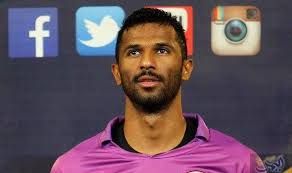نادي الشباب السعودي يجمد نشاط حارسه محمد العويس Breaking News News Character