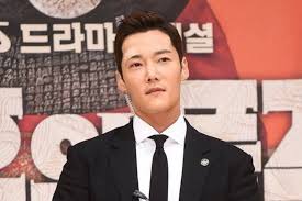Yu ra lied that na wang shik has a big scar on his abdomen for an old surgery. Choi Jin Hyuk Unable To Appear In Final Episodes Of The Last Empress Due To Schedule Soompi