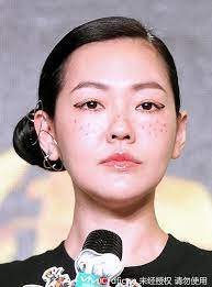 #趙正平 #小s #大嘴娛記 近日，53歲臺灣藝人趙正平在錄製節目時，突然宣佈與圈外妻子結束六年婚姻的消息，引發熱議。 其實在六年前，趙正平就是參加《大熱門》節目錄製時，在吳宗憲的起哄下，宣佈和圈內女友結婚喜訊。 å°sçš„è‡‰ä¹Ÿèƒ–æˆäº†é'è›™ è¶™æ­£å¹³å¤§ä»‡å¾—å ± æ¯æ—¥é ­æ¢