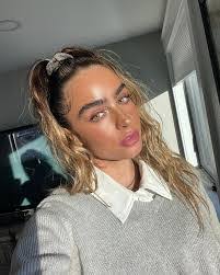 Summer Linn's Instagram, Twitter & Facebook