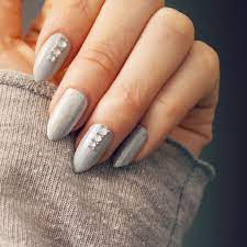 Grey Crystal Nails Nail Art Tutorial A Very Easy Nail Tutorial Wich You Create With Rhinestones Nails Design With Rhinestones Crystal Nails Simple Nails