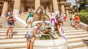 So baute er auch sein eigenes wohnhaus in der parkanlage, in dem er bis zu seinem tod im jahr 1926 lebte. Park Guell Barcelona Tickets Eintrittskarten Getyourguide Com