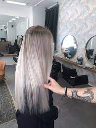 Nothing makes a statement like platinum blonde hair. Arbuti Hair Salon Friseur Munchen Icy Blonde Hair Hair Styles Underlights Hair
