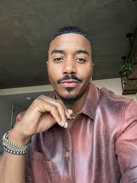 Y'all busy later? I'm going live with The Vibe Collective tonight at 6pm  EST