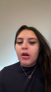 sky velez (@queen.sv_)