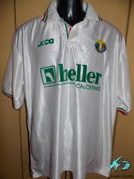 Audax italiano y uni�n espa�ola igualaron en la edici�n 148 del cl�sico de colonia. Audax Italiano Away Baju Bolasepak 1994