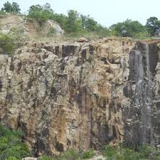 Büyük kaya, içinde tatlı su olması için siyam ( ayudhya ) tarafından oyulmuştur. Outcrop Of Bedrock At Pantai Minyak Beku Download Scientific Diagram