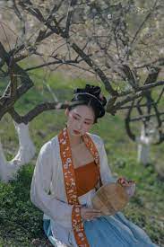 摽有梅 人像 poco摄影 少女 人像 跟春天say 嗨 我要上开屏 古风 汉服in 2021 victorian dress fashion dresses