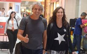 Malware researcher, instructor, consultant and speaker. Discretos Alexandre Borges E Namorada Sao Vistos Em Momento Raro Em Publico Quem Quem News