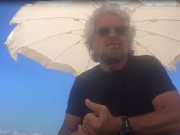 Perche' una persona che viene stuprata la. Beppe Grillo Aggredisce Il Giornalista Francesco Selvi In Spiaggia A Livorno 5 Giorni Di Prognosi Corriere It