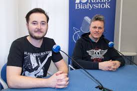 Piotr does research in geology, paleoclimatology and geography. Wojtek Herbreder I Piotr Kulesza Z Zespolu Mniej Wiecej