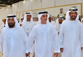 مستشار الأمن الوطني في دولة الإمارات العربية المتحدة منذ فبراير (شباط) 2016. Ø·Ø­Ù†ÙˆÙ† Ø¨Ù† Ù…Ø­Ù…Ø¯ ÙˆØ³ÙŠÙ ÙˆØ®Ø§Ù„Ø¯ Ø¨Ù† Ø²Ø§ÙŠØ¯ ÙŠØ´Ù‡Ø¯ÙˆÙ† Ø§Ù„Ø¹Ø±Ø³ Ø§Ù„Ø¬Ù…Ø§Ø¹ÙŠ Ù„Ù€ 700 Ø´Ø§Ø¨ ÙˆÙØªØ§Ø© Ø£Ø®Ø¨Ø§Ø± ØµØ­ÙŠÙØ© Ø§Ù„Ø±Ø¤ÙŠØ©