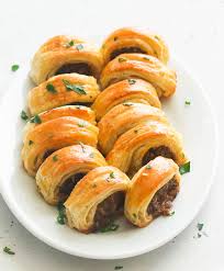 Squeeze the sausagemeat out of their skins into a large bowl (discard the skins). Sausage Rolls Immaculate Bites