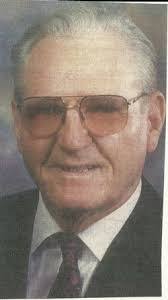 Loe Smith's Instagram, Twitter & Facebook