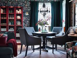Um Espaco De Refeicao Digno Da Realeza Em 2020 Cadeira De Sala De Estar Salas De Estar Descoladas Cores Da Sala De Jantar