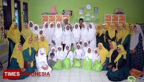 Baik itu berupa surat resmi untuk komunikasi internal, maupun untuk komunikasi eksternal. Ini Cara Sd Khadijah Pandegiling Surabaya Tanamkan Empati Pada Siswanya Times Indonesia