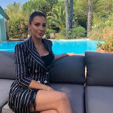 Facebook gives people the power to share and makes the. 29 6 K Mentions J Aime 322 Commentaires Magali Berdah Magaliberdah Sur Instagram Sur La Premiere Photo J Ai 38 Ans Pleine D Amb Pantsuit Fashion Suits