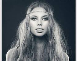 The length of this hairstyle reaches the shoulders. 60 S Hair