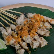 Lumpia with filling made of jantung pisang (lit. Mengenal Asal Usul Sate Taichan Sahabat Ufs