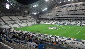 O estádio do olympique de marseille é o stade vélodrome, com capacidade de 67.000 lugares, é localizado na cidade de marselha.o estádio foi inaugurado dia 13 de junho de 1937 e é um dos maiores e mais belos estádios da frança. Orange Velodrome Stade Velodrome Marseille The Stadium Guide