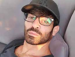 Gianni sperti ha postato sui social uno scatto del suo volto ed è stato accusato dagli haters di aver gianni sperti ha sempre dimostrato di tenere particolarmente al lato estetico del proprio aspetto e sui. Uomini E Donne Gianni Sperti Lo Confessa Solo Ora Tutta La Verita Si L Ho Fatto Solonotizie24