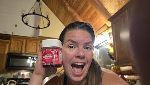 Amazon.com: OLLY Immunity Gummy, Immune Support, Elderberry, Zinc, Vitamin  C, Supplement, Berry Flavor, 15 Day Supply