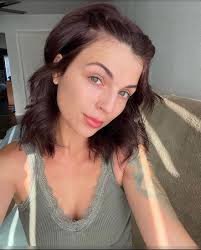 Jessica Broxson's Instagram, Twitter & Facebook