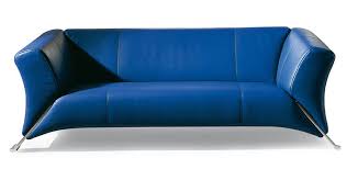 Der zweisitzer rolf benz 322, bezogen mit dunkelbraunem echtleder, ist ein klassiker, bei dem der kompakte korpus auf eine weiche linienführung trifft. Rolf Benz 322 By Rolf Benz Furniture Take A Seat Sofa